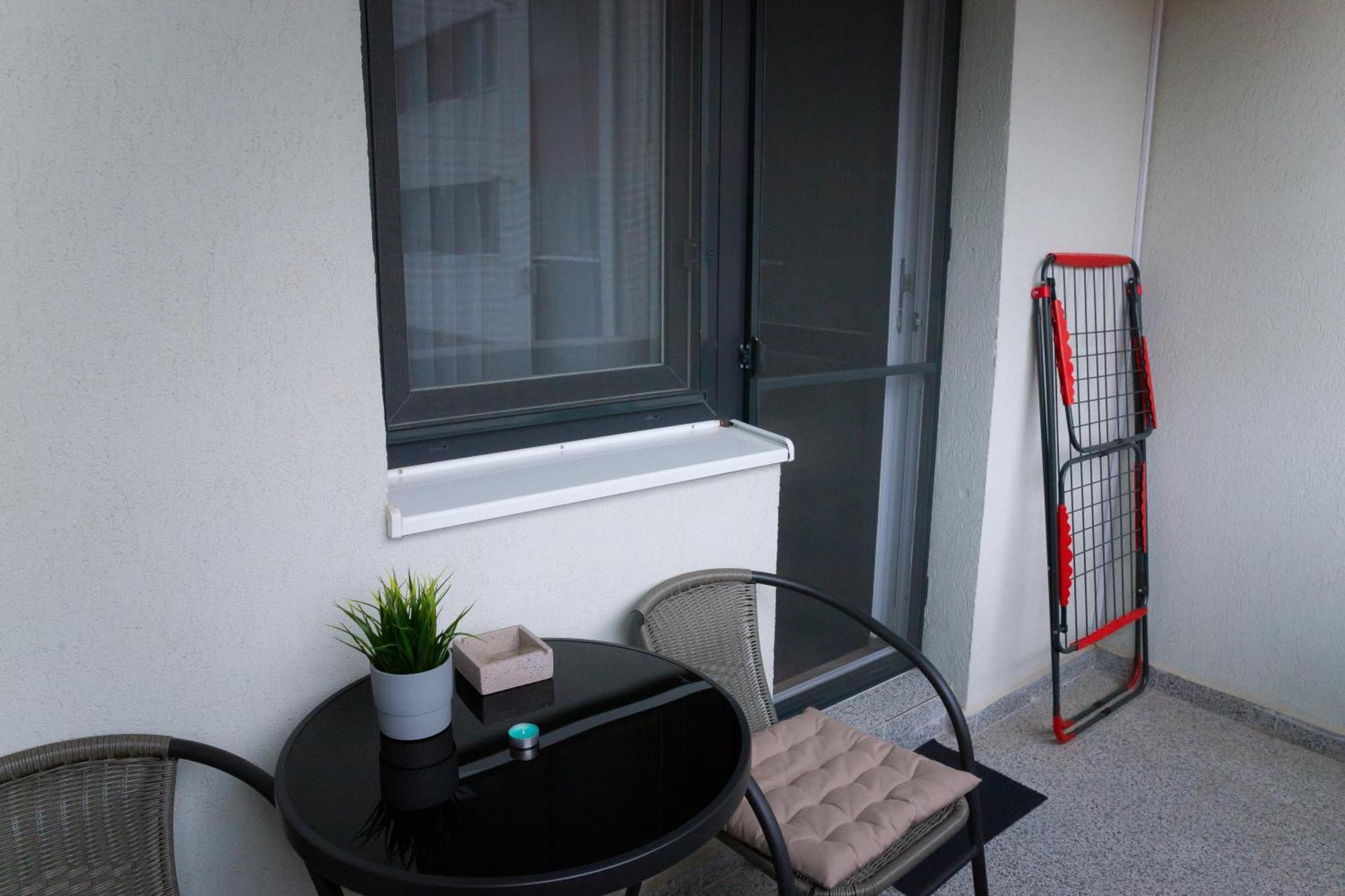 Elysian Urbanscape Brown, 2 Rooms, Near Bucharest Chiajna Exterior photo